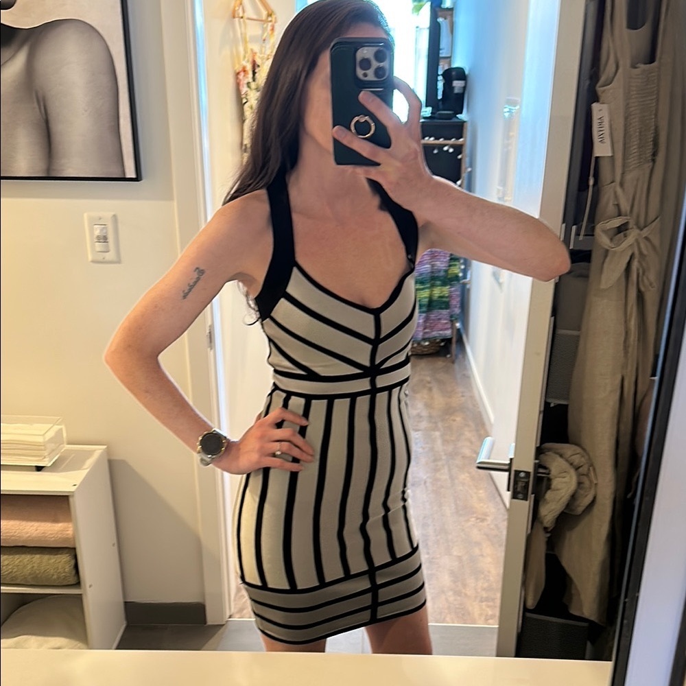 French Connection | Black and Cream Bodycon Mini Dress (Size 2) 🇫🇷